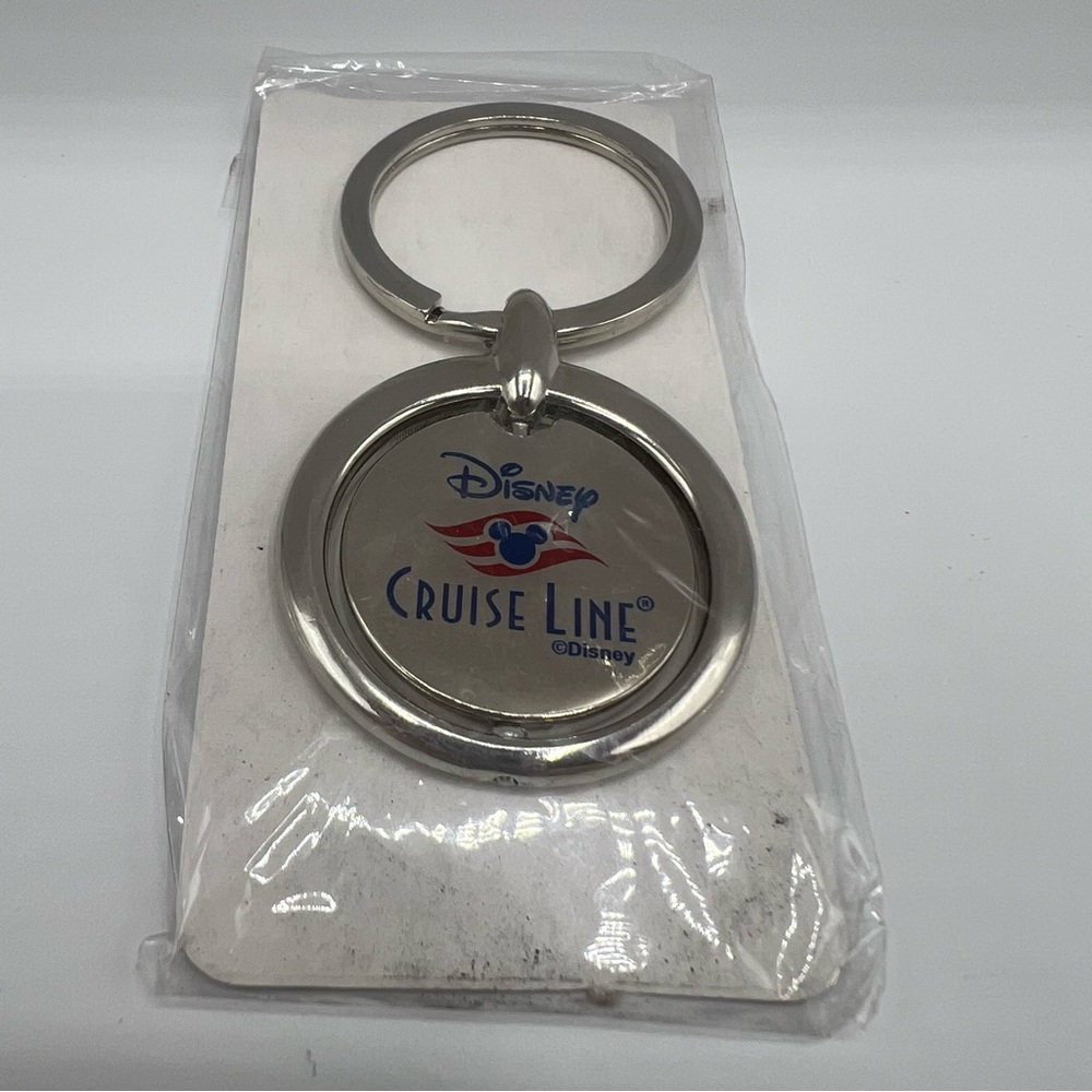 NIP Disney Cruise Line Castaway Club Silver Spinning Keychain Key Ring DCL logo‎